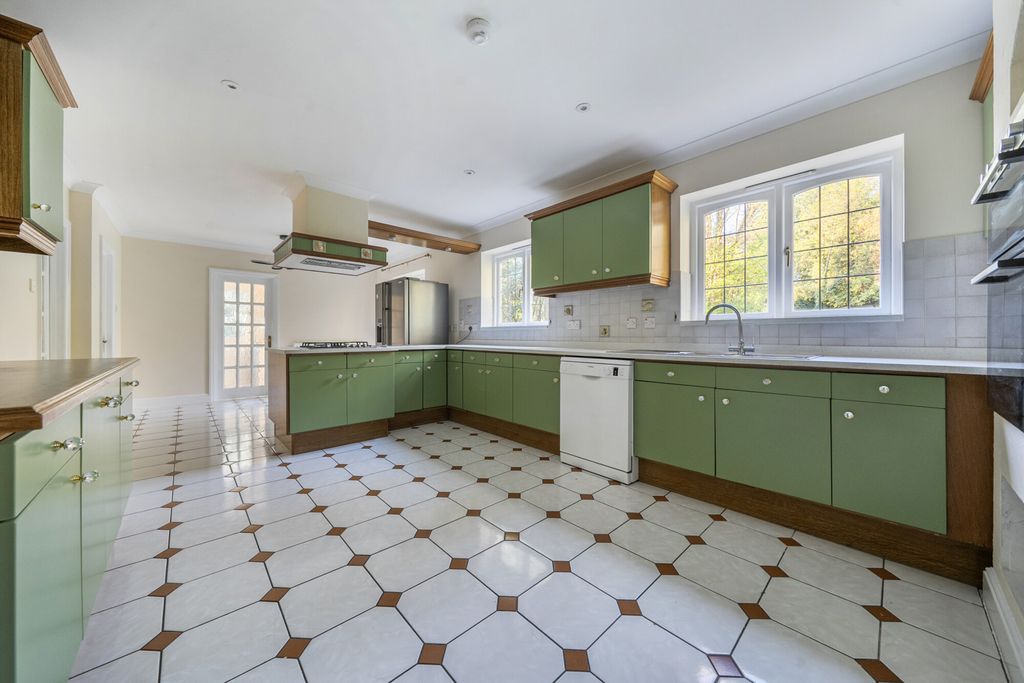 Property photo 2 of 30 1384739-12-6925A9...