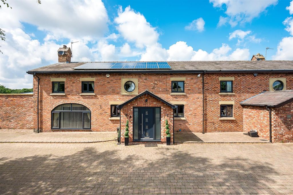 Property photo 1 of 36 Diggers Barn Exterior