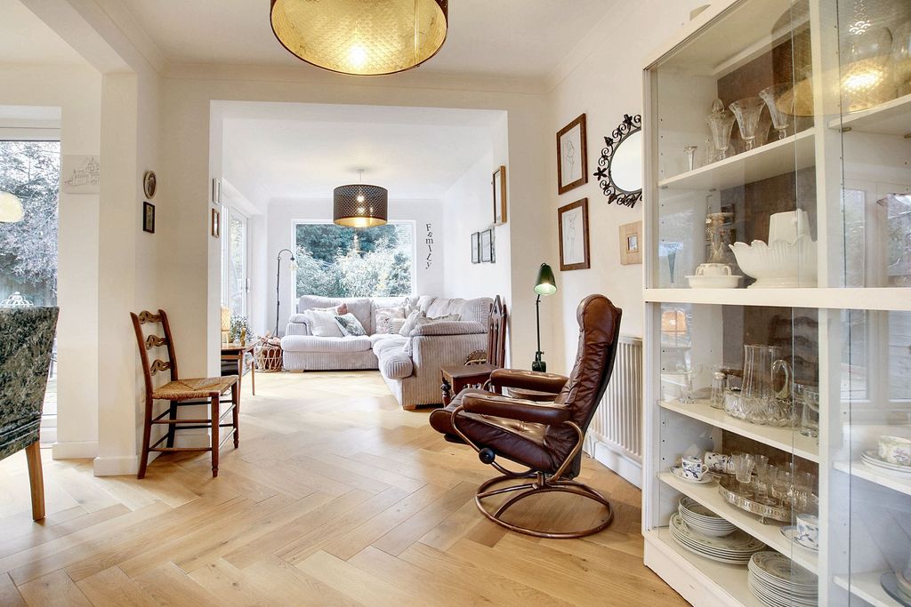 Property photo 2 of 31