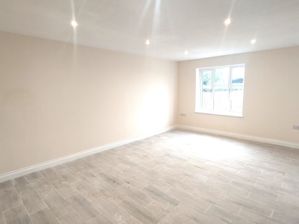 Property photo 2 of 19 Image