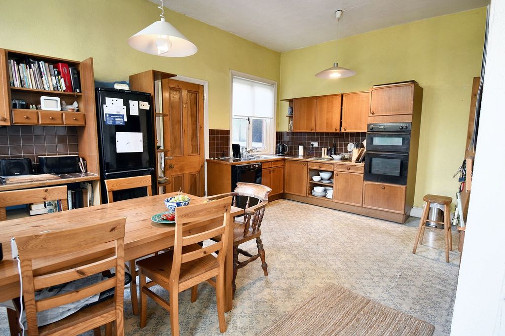 Property photo 3 of 58