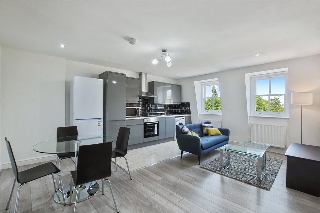 Property photo 2 of 3 Living Room/Kitchen