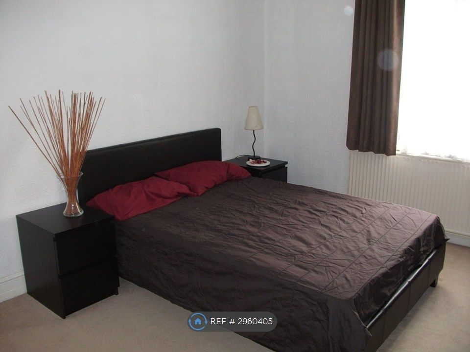 Property photo 3 of 5 Bedroom