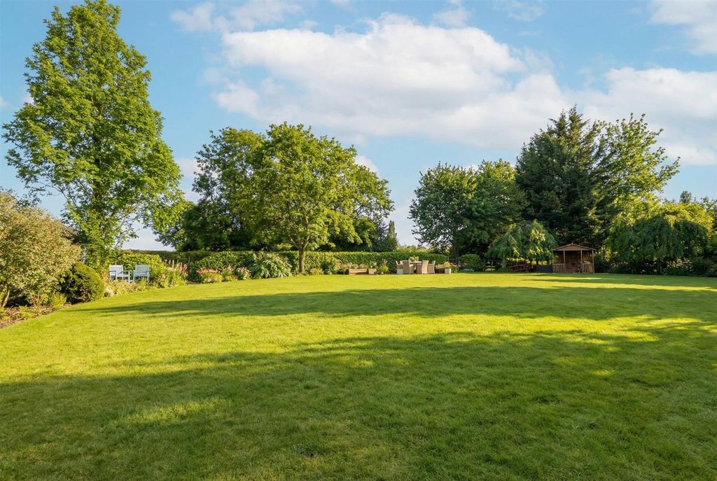 Property photo 2 of 28 Image-3x2-2528x1696 (56).Jpg