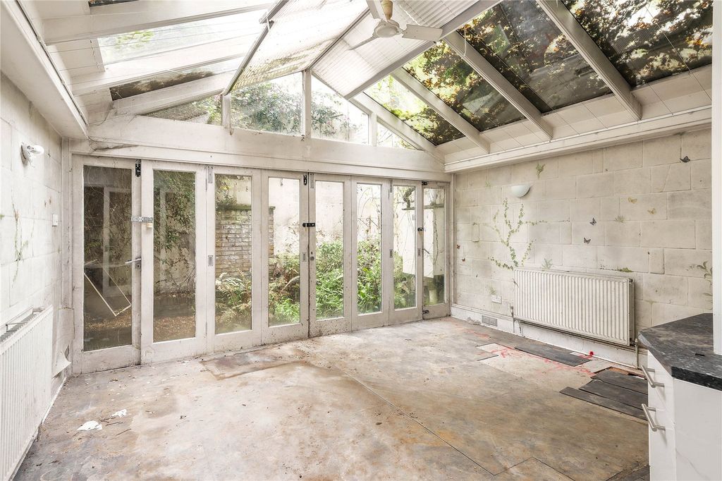 Property photo 3 of 10 Conservatory