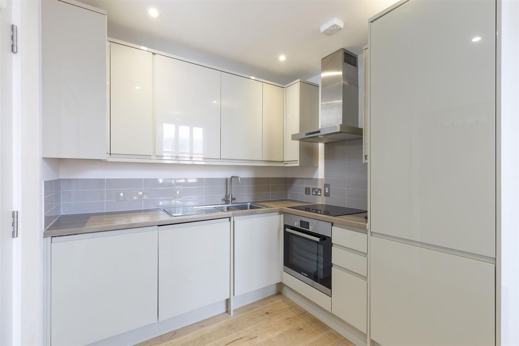 Property photo 2 of 6 Kitchen
