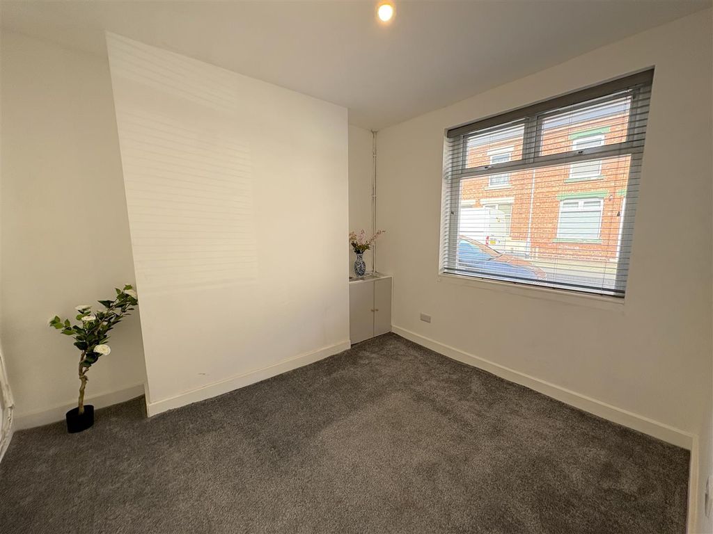 Property photo 2 of 9 Lounge