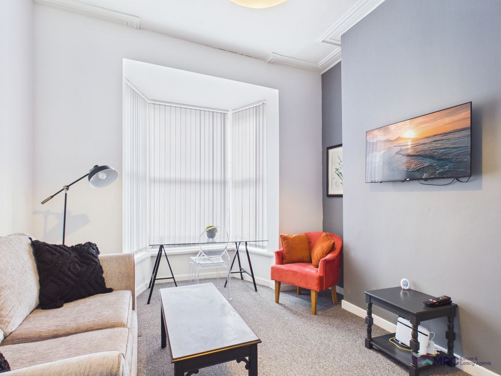 Property photo 1 of 14 Large One Bedroom Furnished Apartment To Let