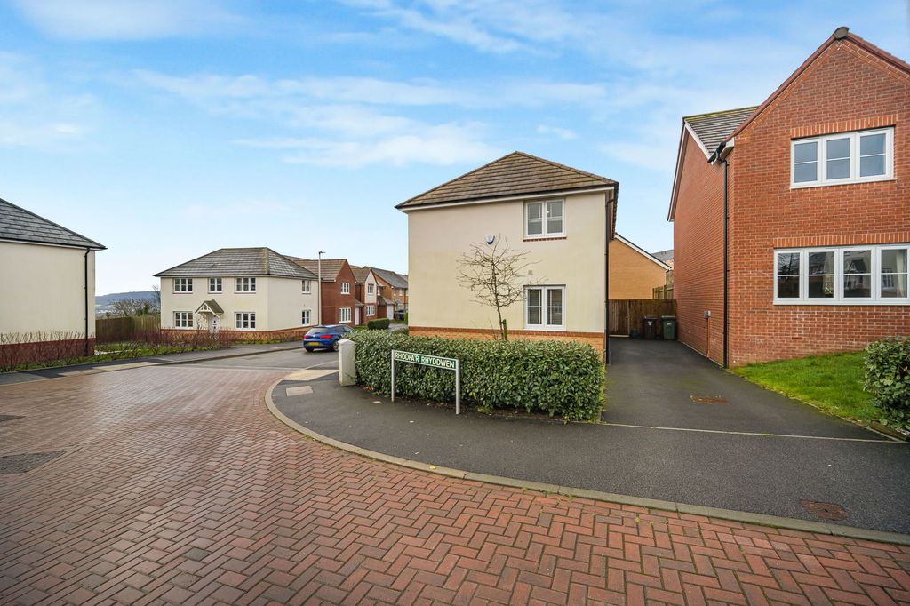 Property photo 3 of 32