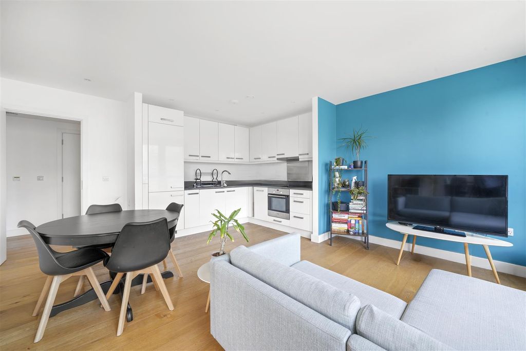 Property photo 1 of 17 Reception/Kitchen
