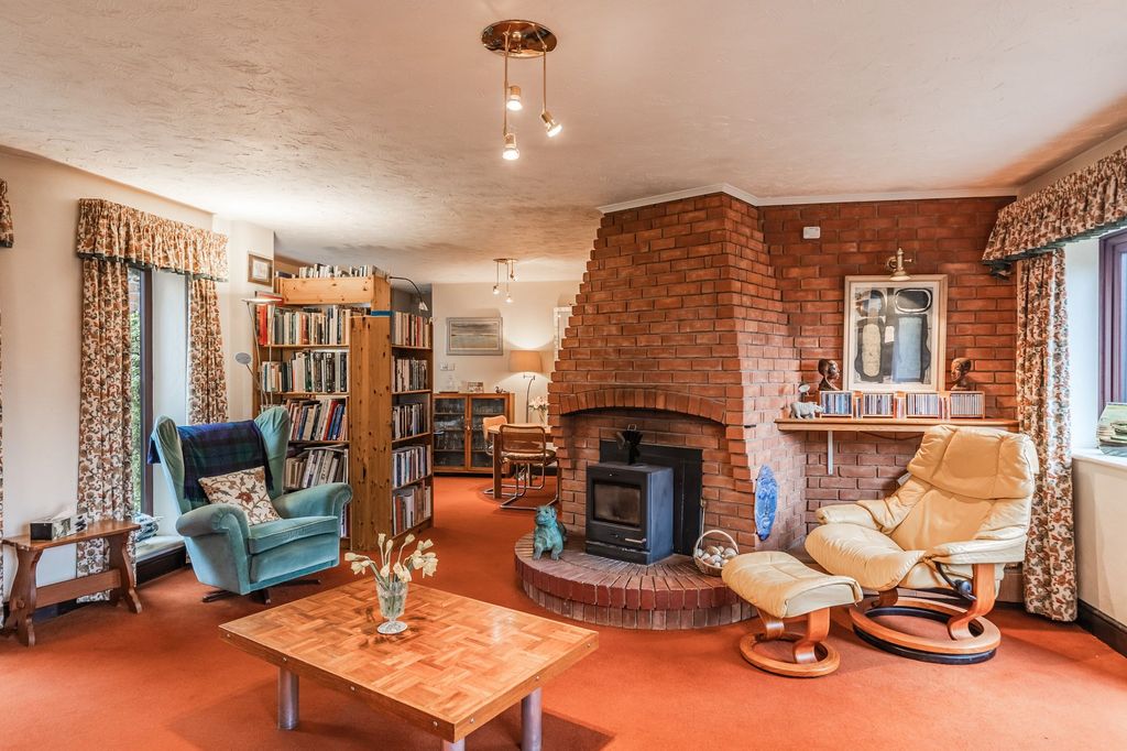 Property photo 3 of 18