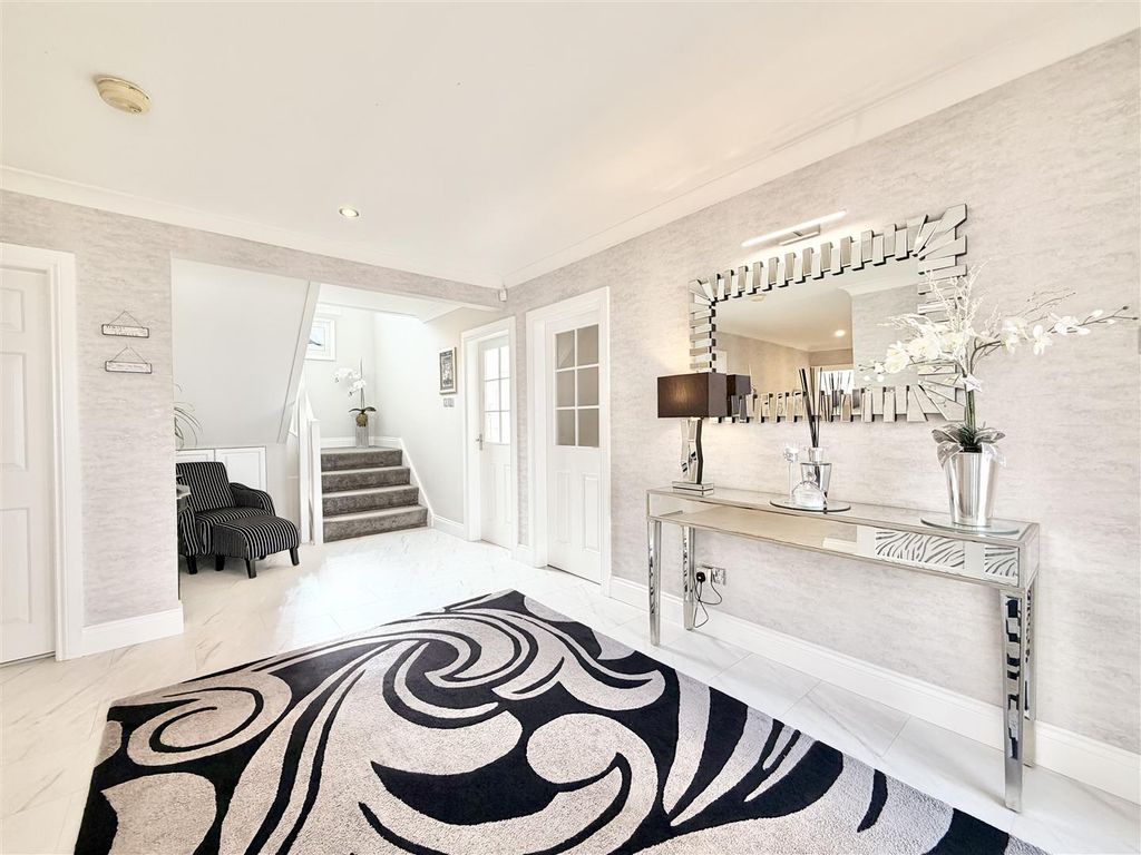 Property photo 2 of 51 Hallway