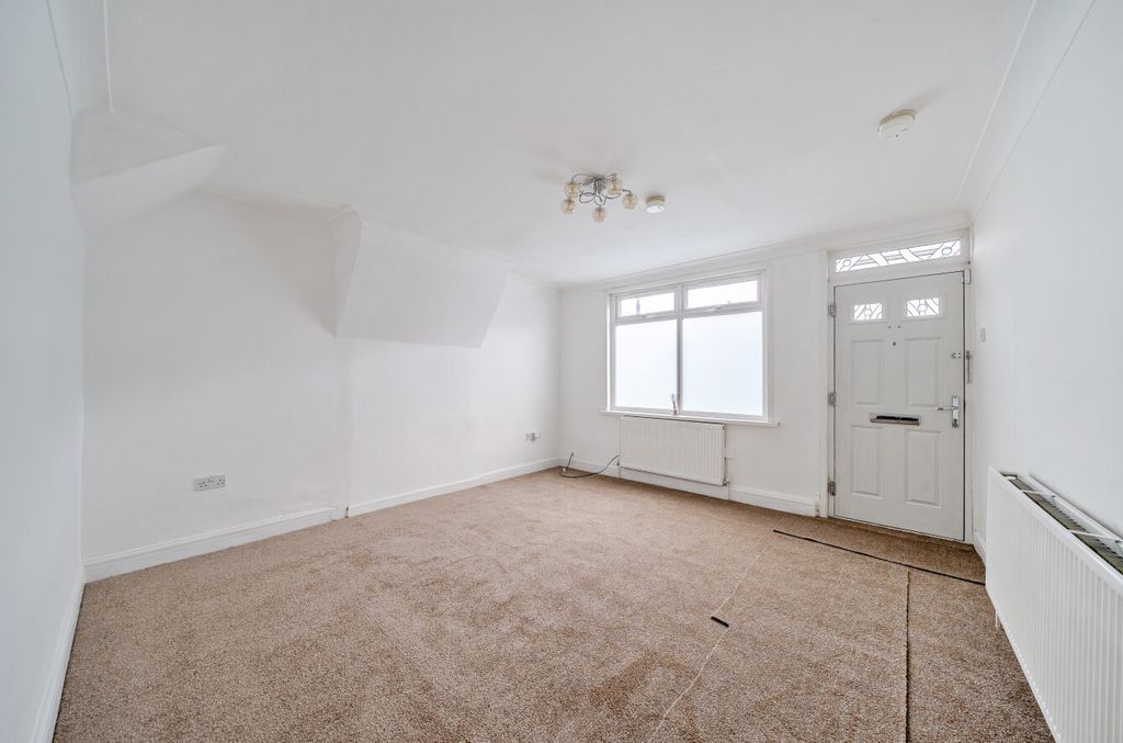 Property photo 2 of 15 1441923-10-69d7A2...