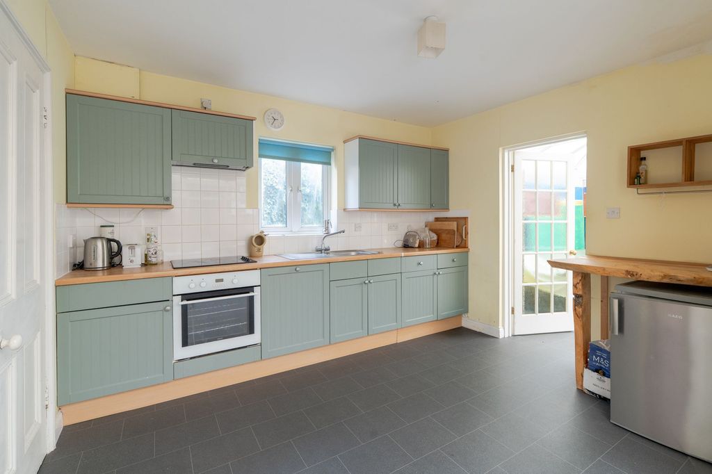 Property photo 3 of 16 Kitchen/Dining