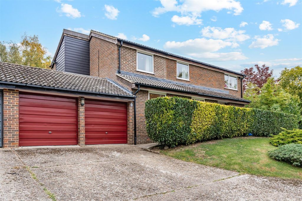 Property photo 1 of 19 43 Redhill Wood-Hr5.Jpg