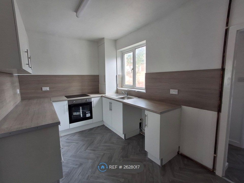 Property photo 2 of 10 Kitchen