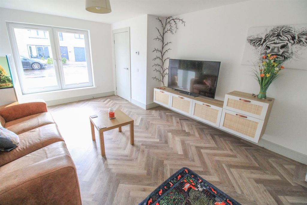 Property photo 3 of 25 Lounge