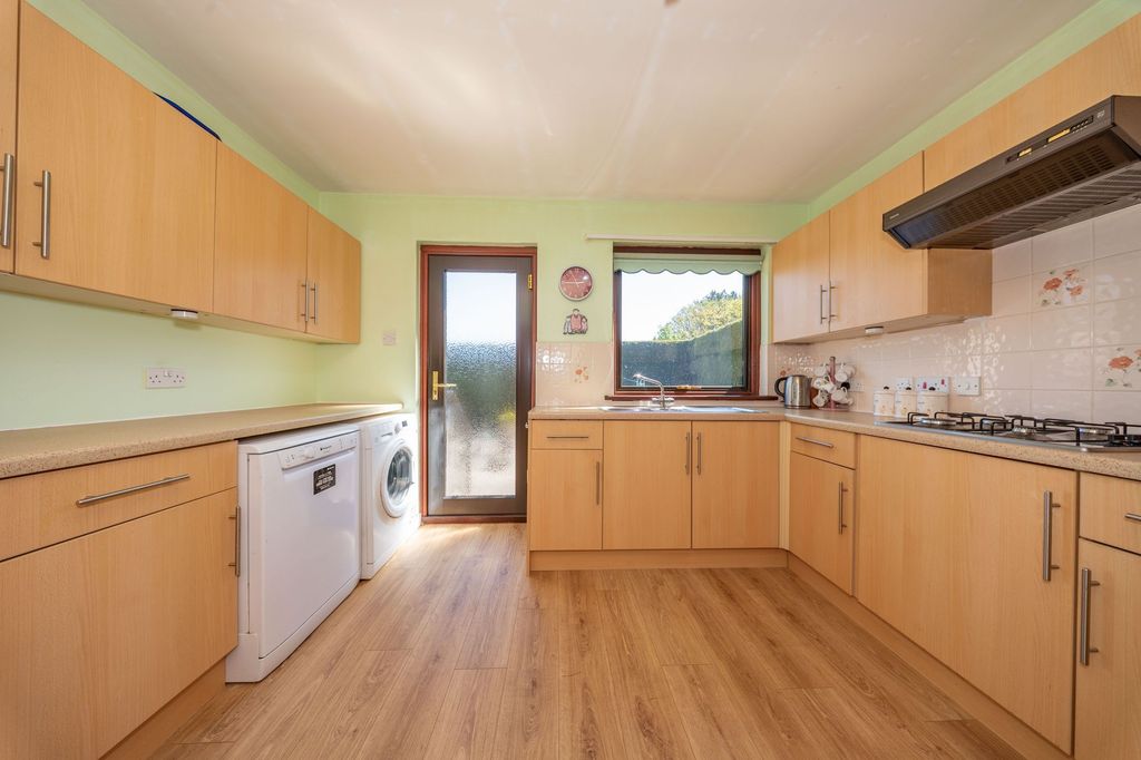 Property photo 3 of 21 Kitchen