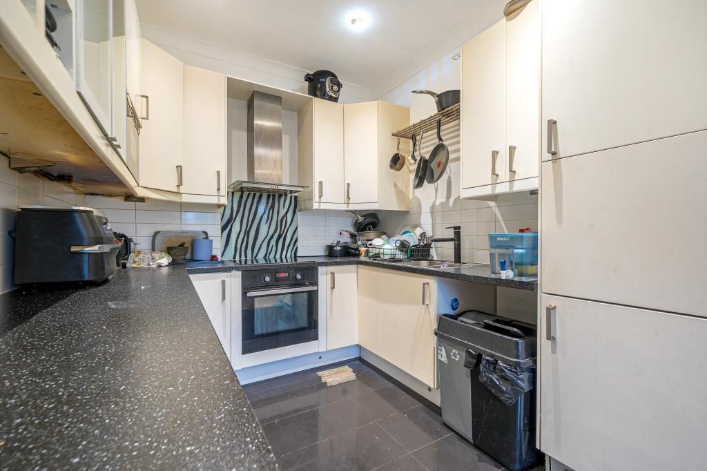 Property photo 3 of 21 Kitchen