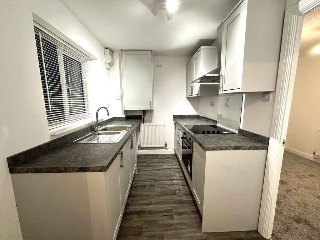 Property photo 3 of 10 Kitchen