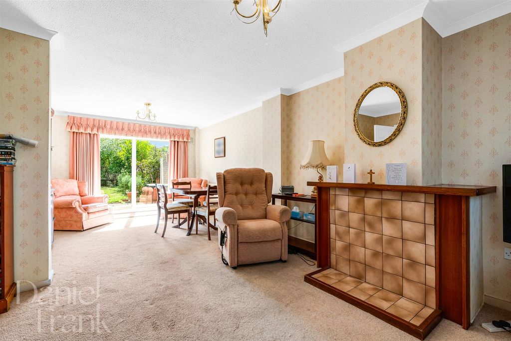 Property photo 2 of 25