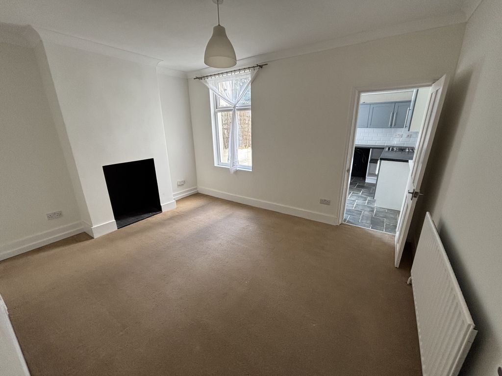 Property photo 3 of 8 Photo 2