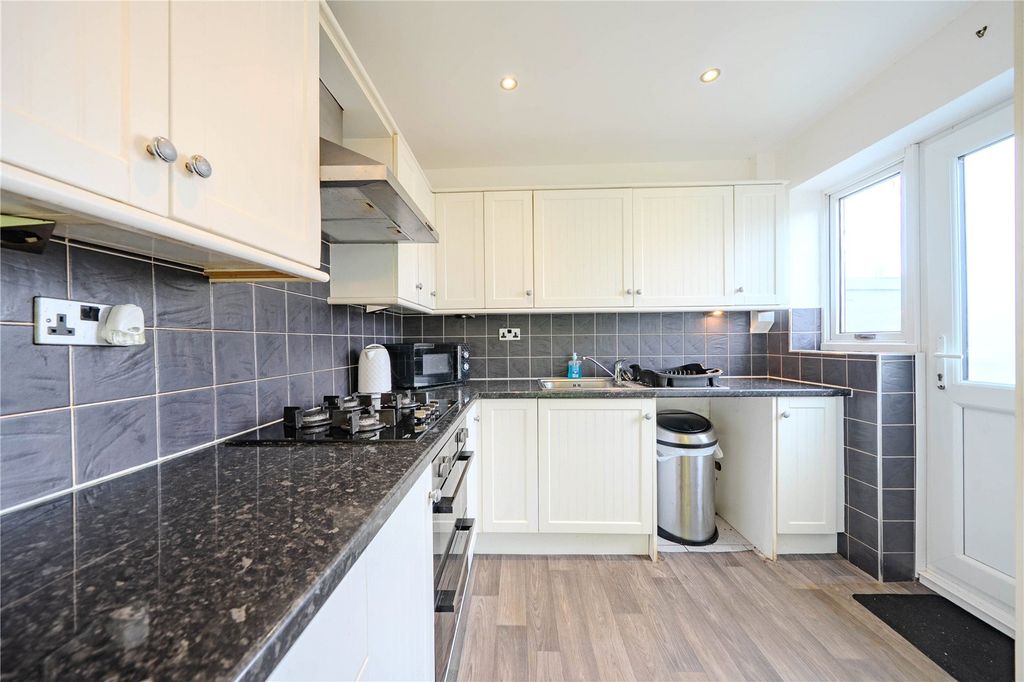 Property photo 3 of 16 Picture No. 04