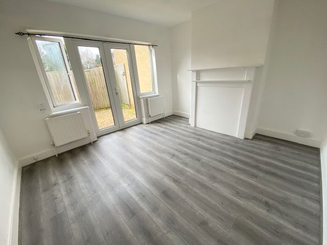 Property photo 2 of 4 Living Room