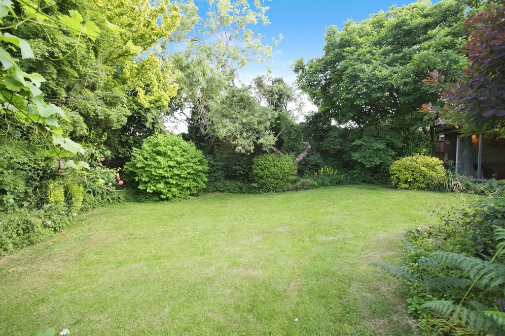 Property photo 2 of 24 Gardens No: 02