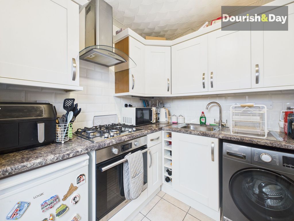 Property photo 3 of 10 Kitchen