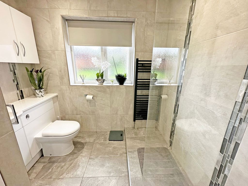 Property photo 2 of 35