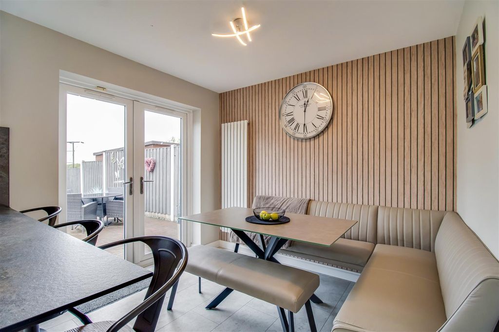 Property photo 2 of 16 Kitchen Diner