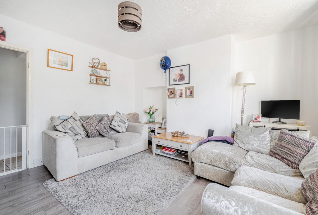Property photo 3 of 21 1313021-10-6853d5...
