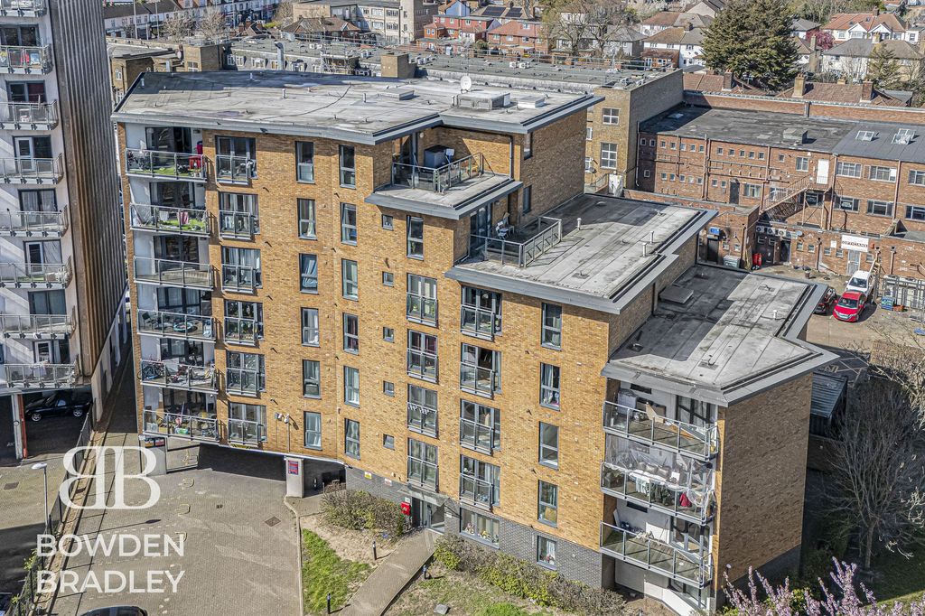 Property photo 2 of 14