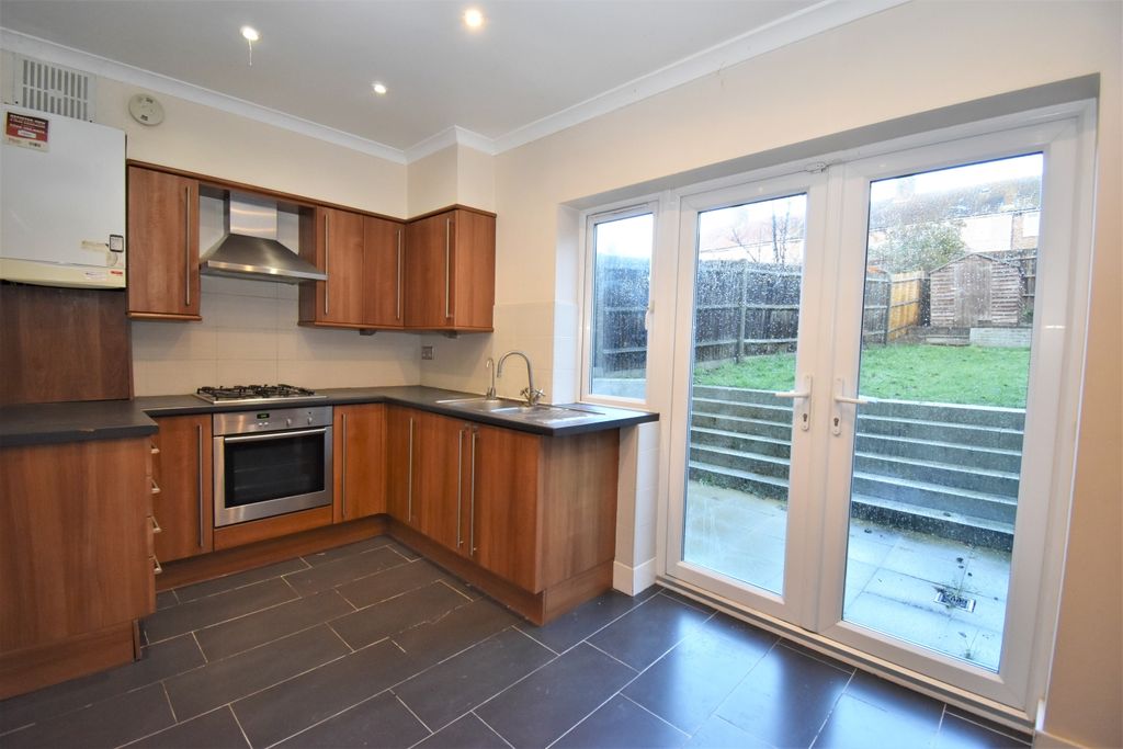 Property photo 1 of 7 Kitchen