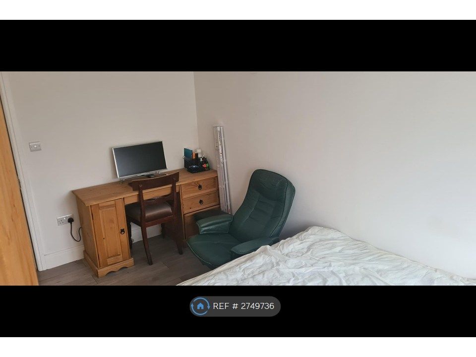 Property photo 3 of 9 Optional Desk And Chairs