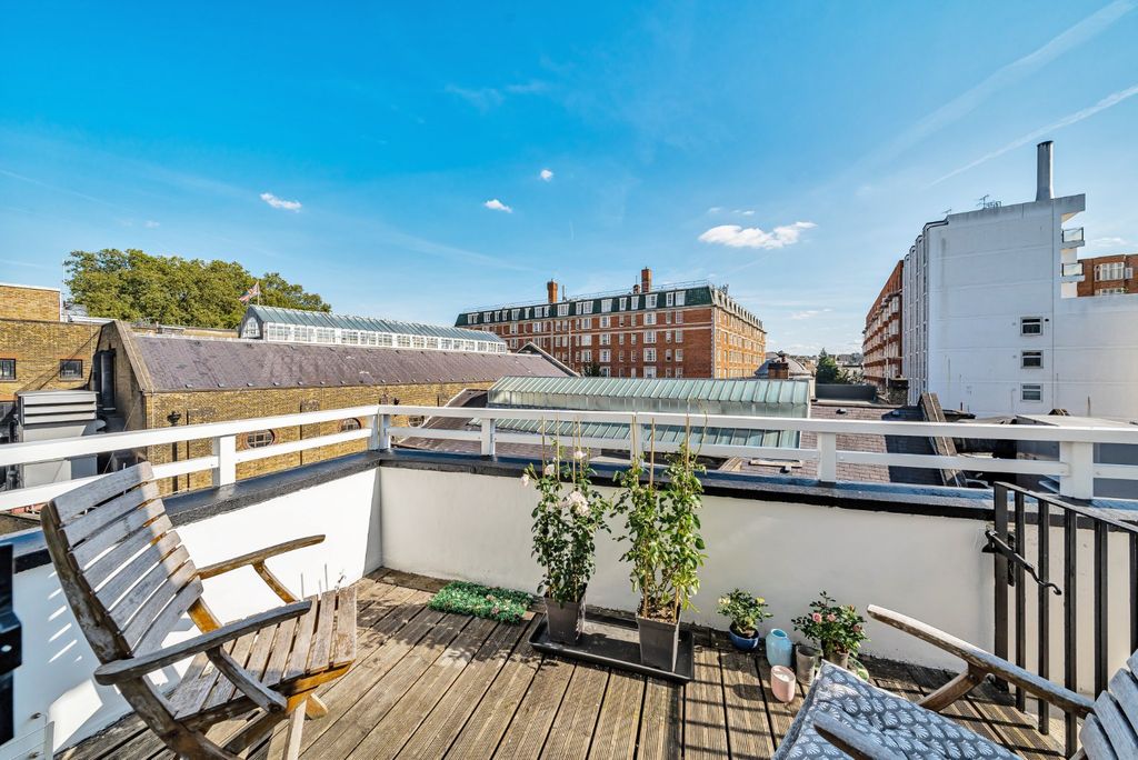 Property photo 3 of 11 Terrace
