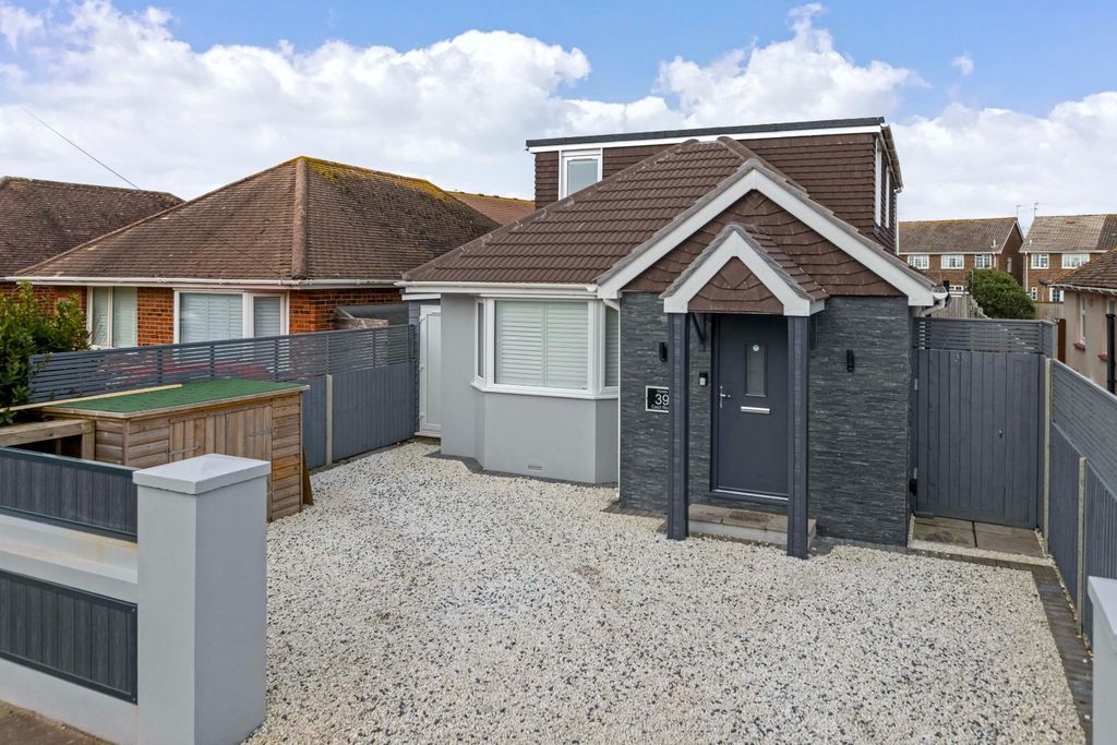 Property photo 2 of 32 Cecil_Rd_10.Jpg
