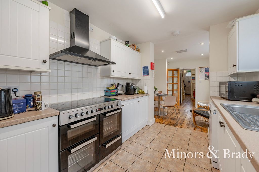 Property photo 2 of 23