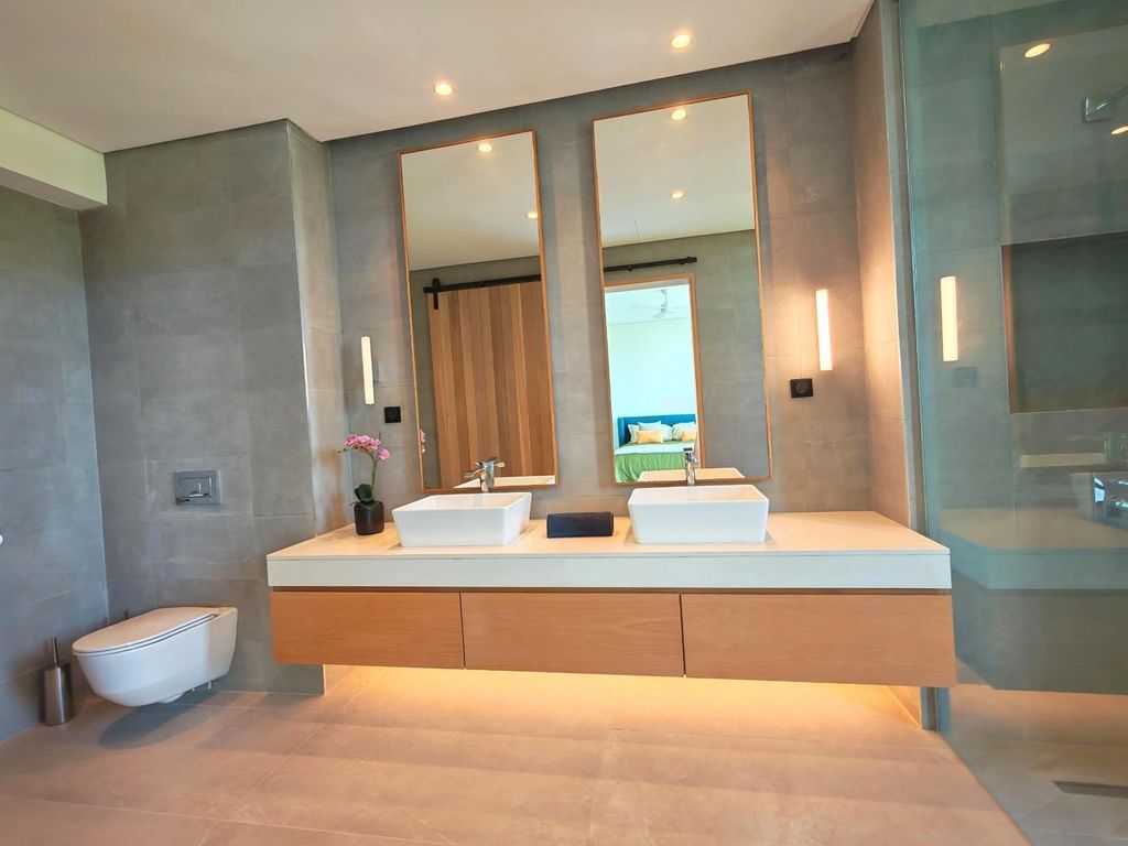 Property photo 2 of 49