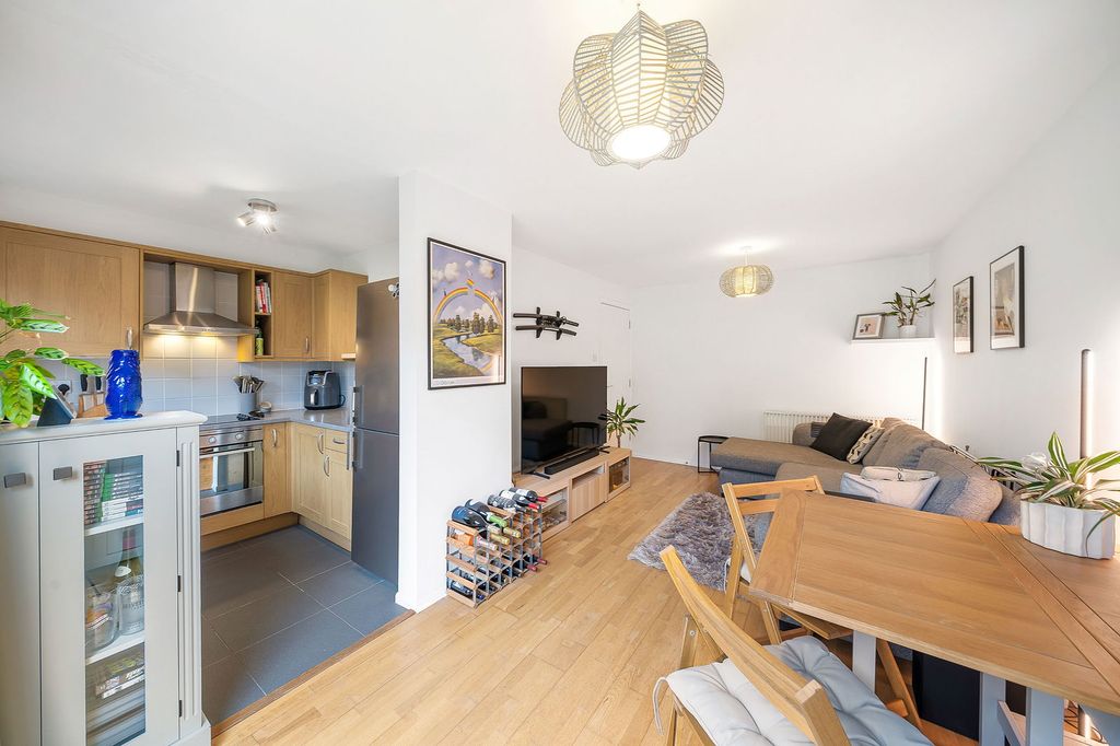 Property photo 3 of 32