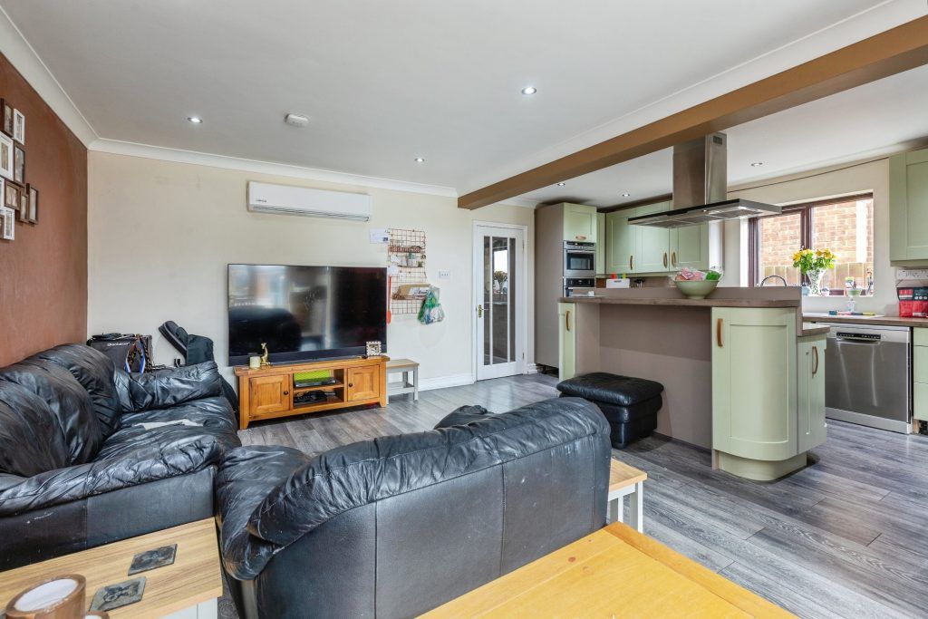 Property photo 2 of 27