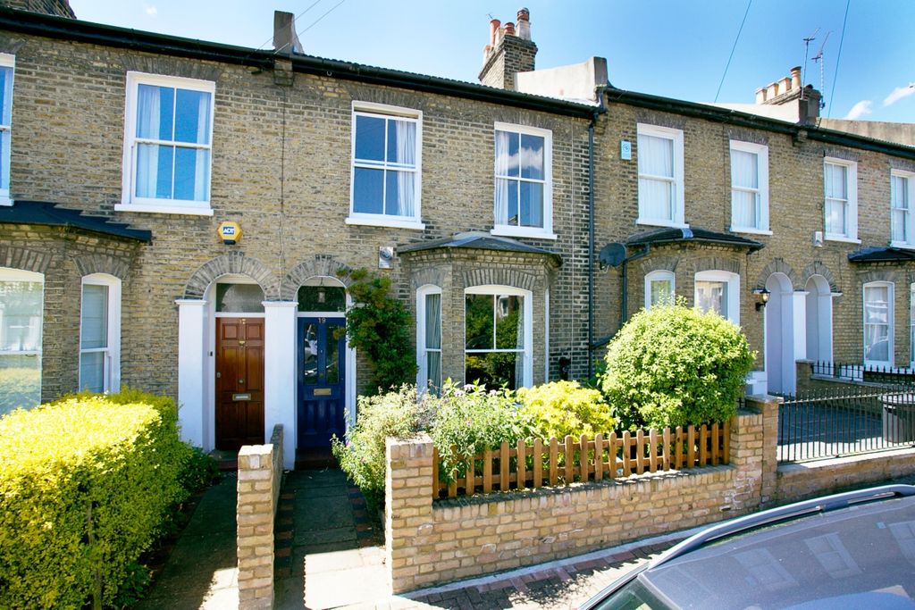 Property photo 1 of 8 Exterior