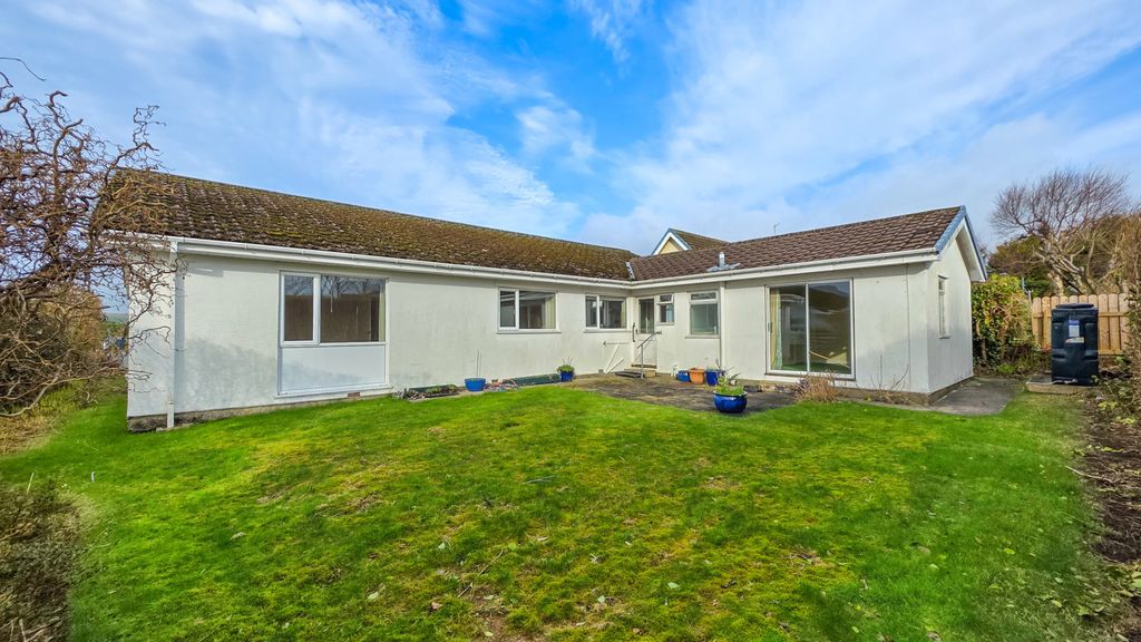 Property photo 2 of 27