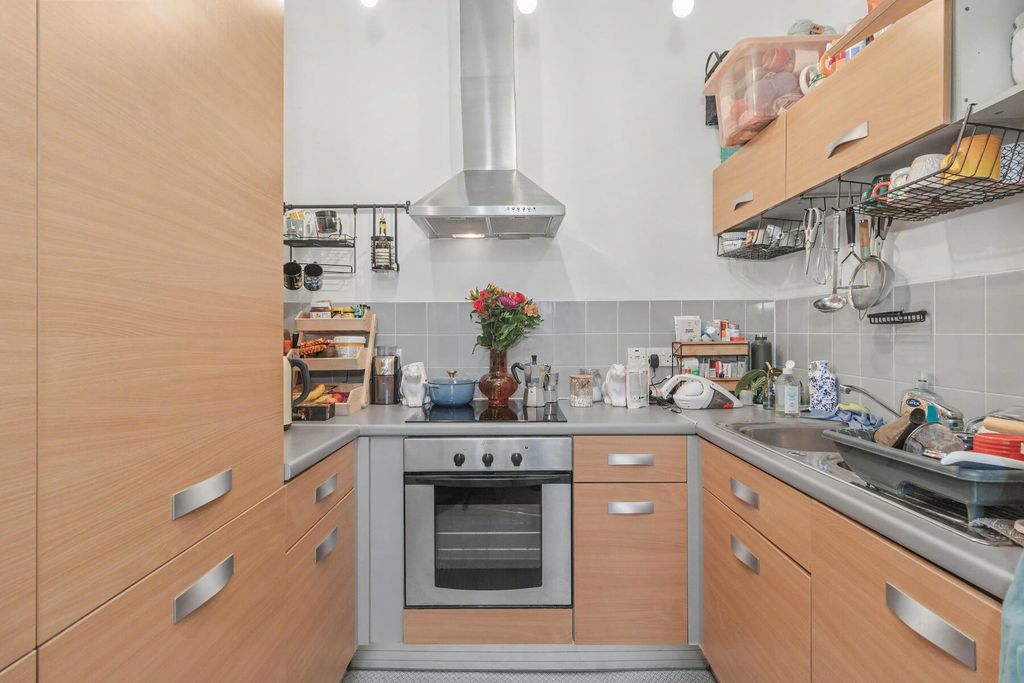 Property photo 3 of 7 Yeoman Street - Kitchen