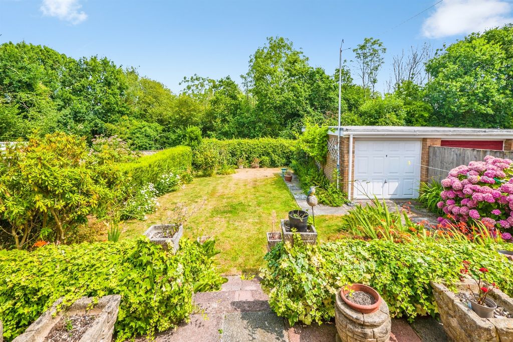 Property photo 2 of 20