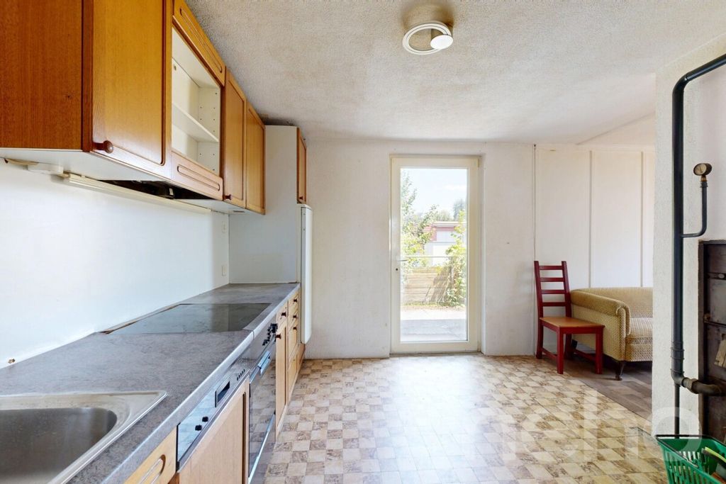 Property photo 3 of 12