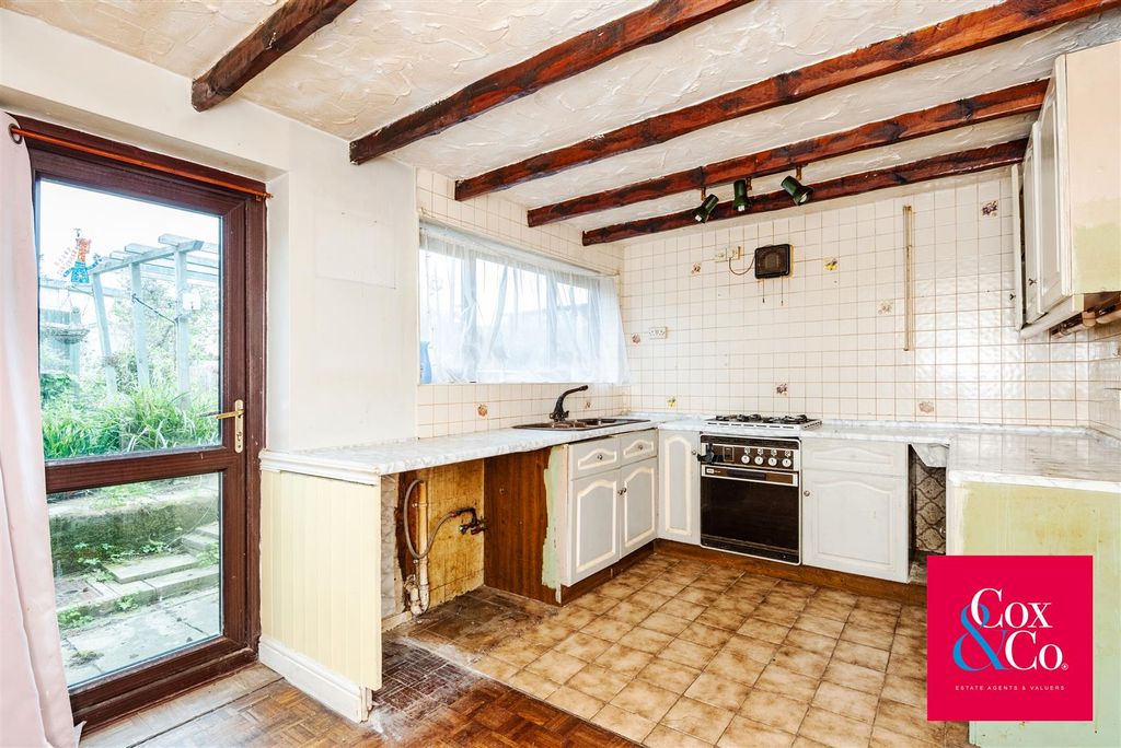 Property photo 3 of 16 81O_0863.Jpg