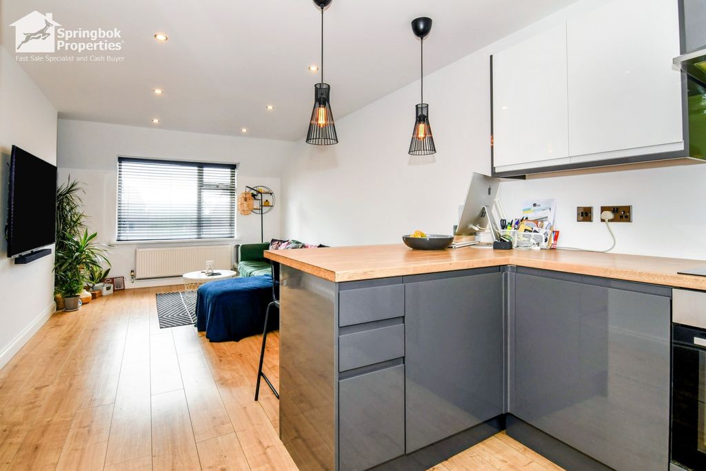 2 bed flat for saleTreleven Road, Bude, Cornwall EX23 photo 5