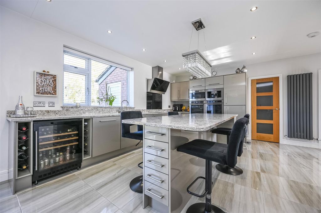 Property photo 3 of 25